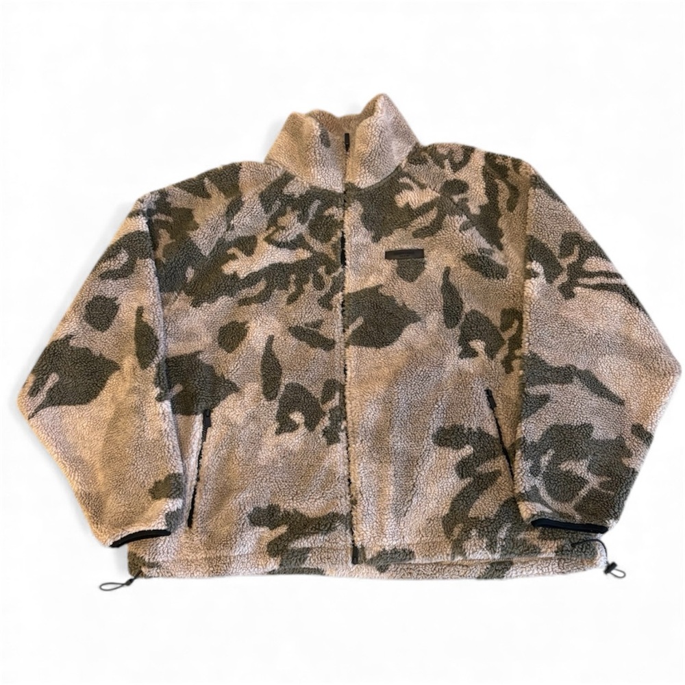 Essentials Fear of God Green and Cream Sherpa Jacket. XXL
